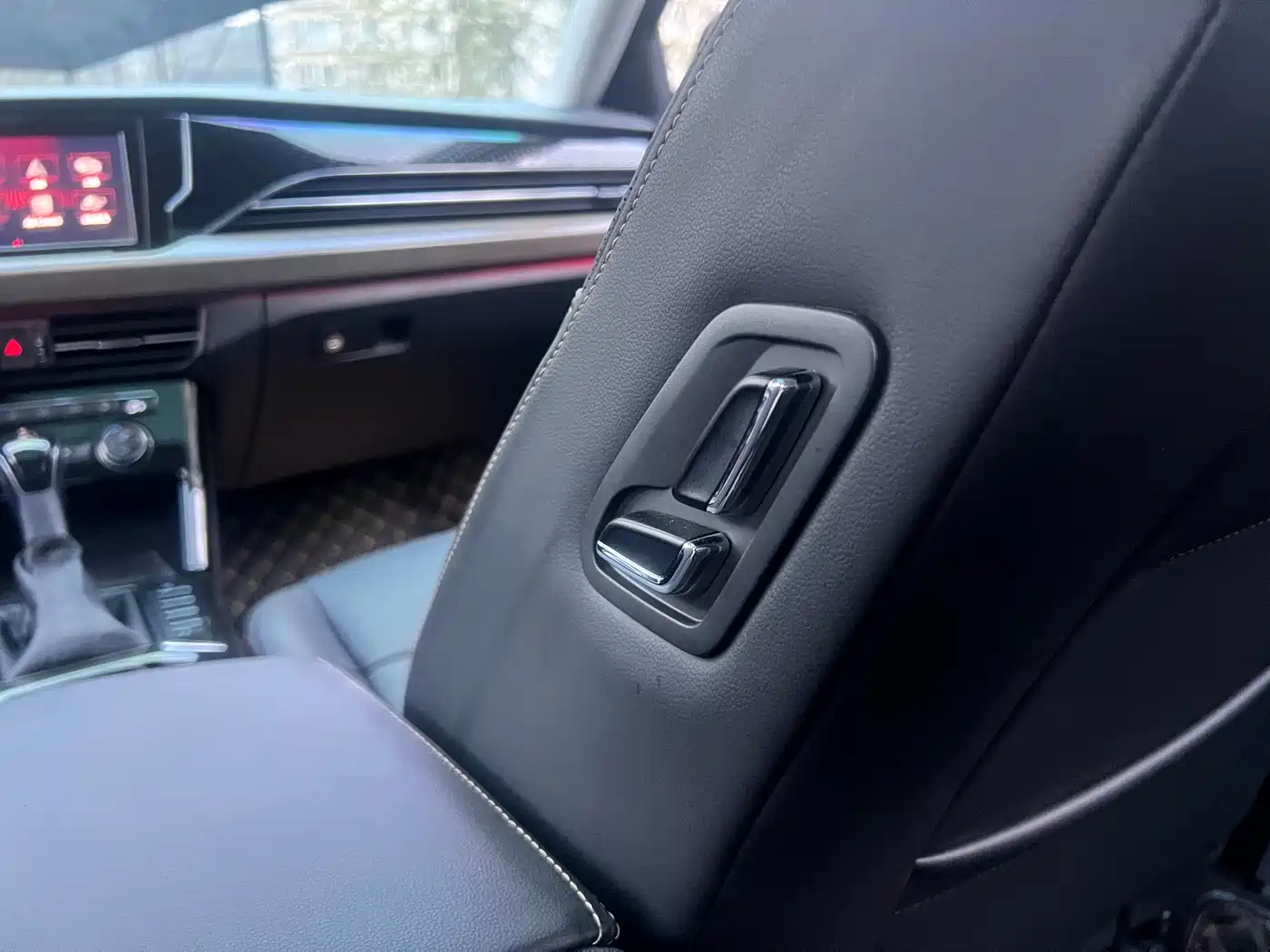 Volkswagen Passat 2019 330TSI Luxury Edition China VI фото 21
