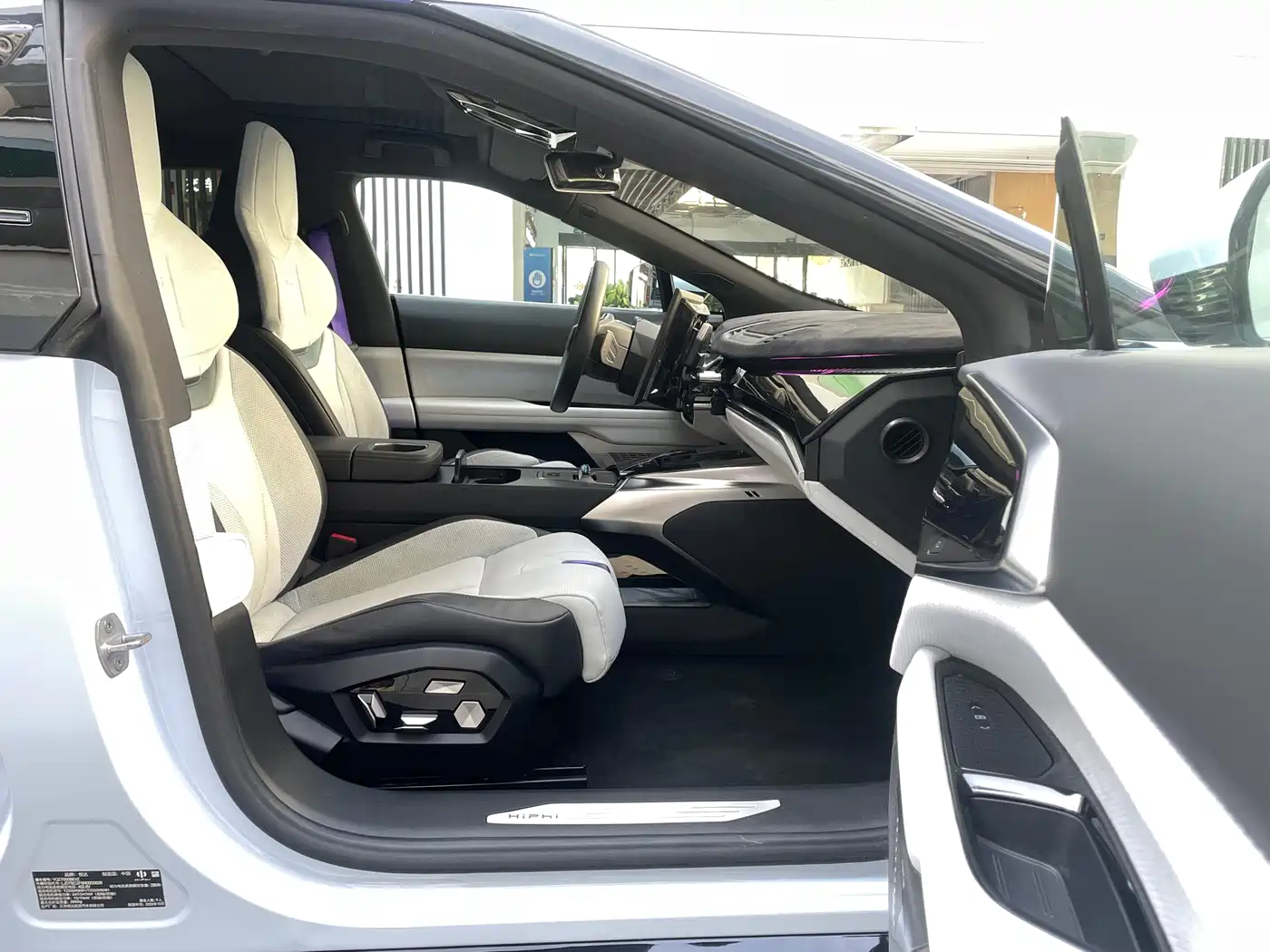 HiPhi Z 2023 5-Seater фото 14