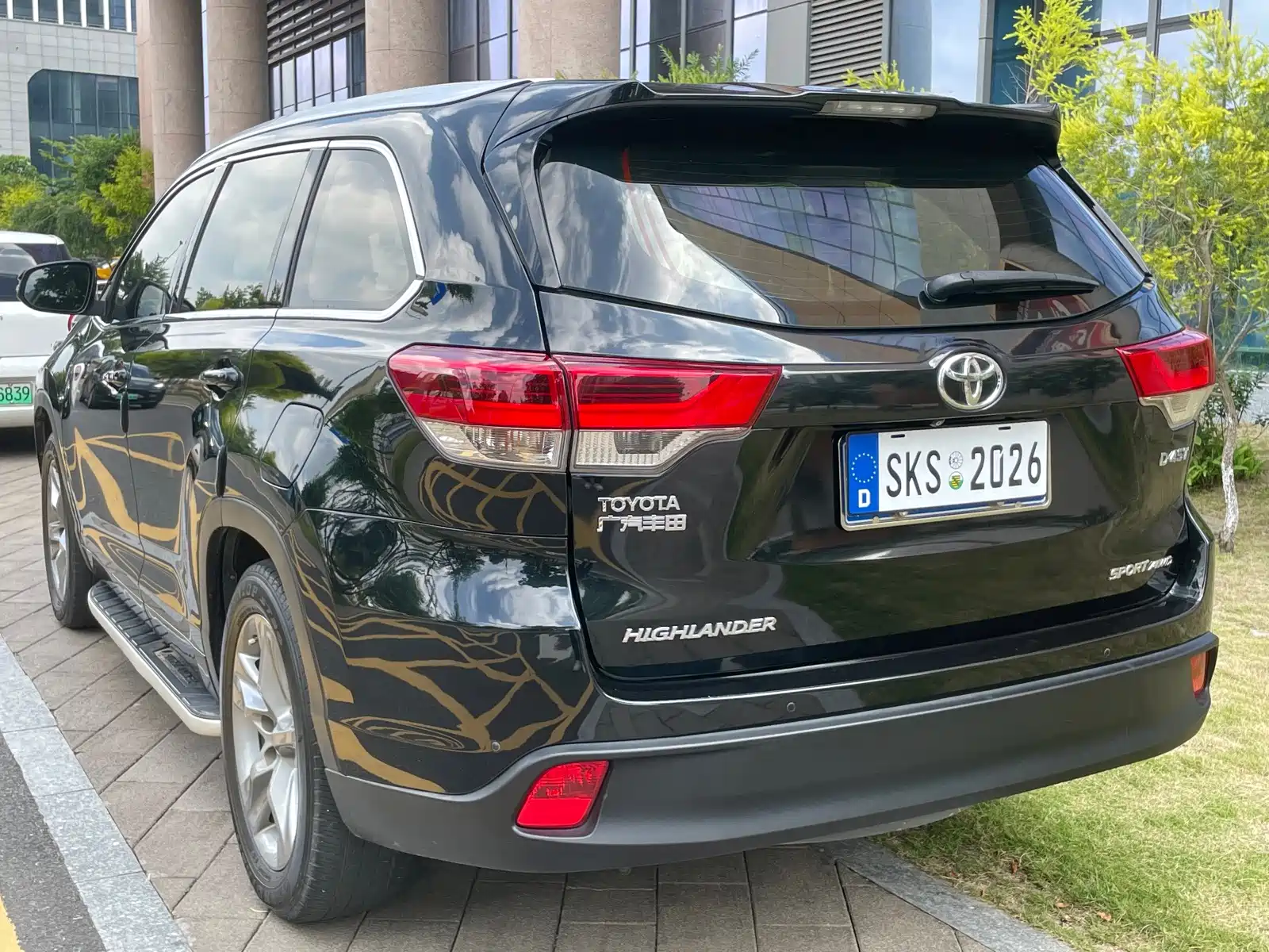 Photo 4 - Toyota Highlander