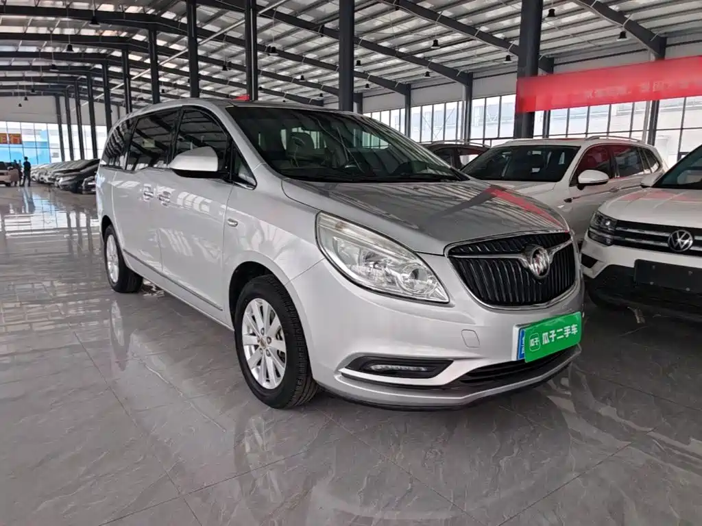 Фото 4 - Buick GL8
