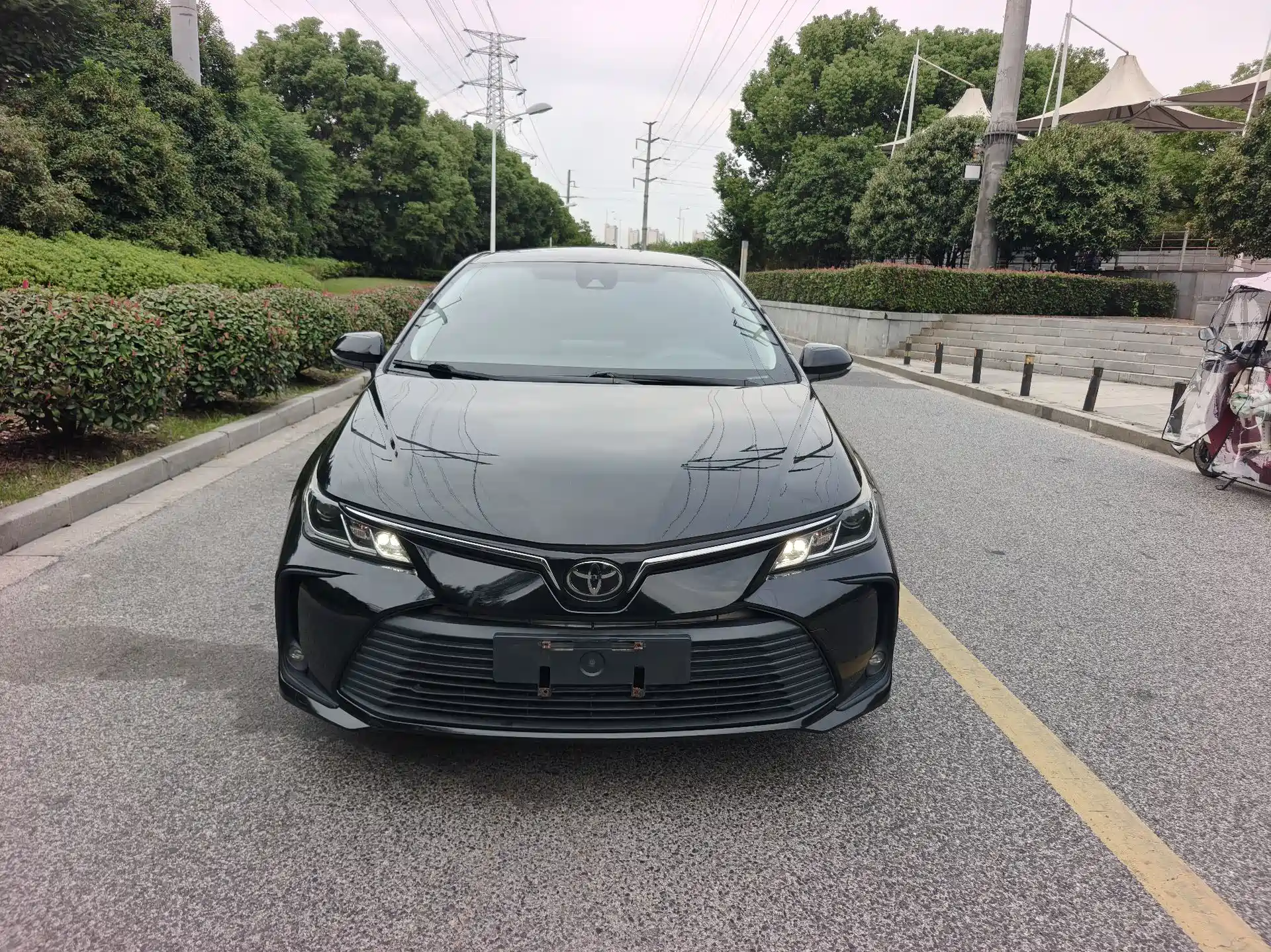 Фото 2 - Toyota Corolla
