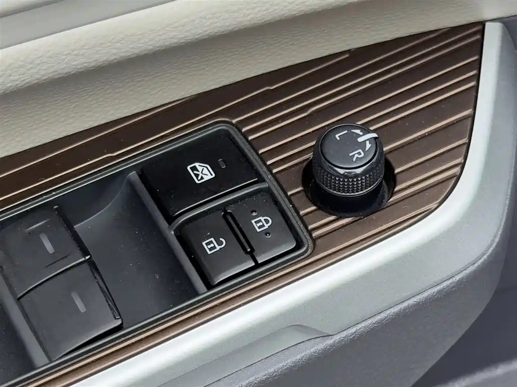 Toyota Granvia 2024 2.5L Hybrid Comfort фото 16