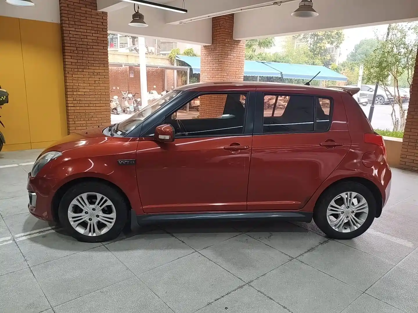 Фото 5 - Suzuki Swift