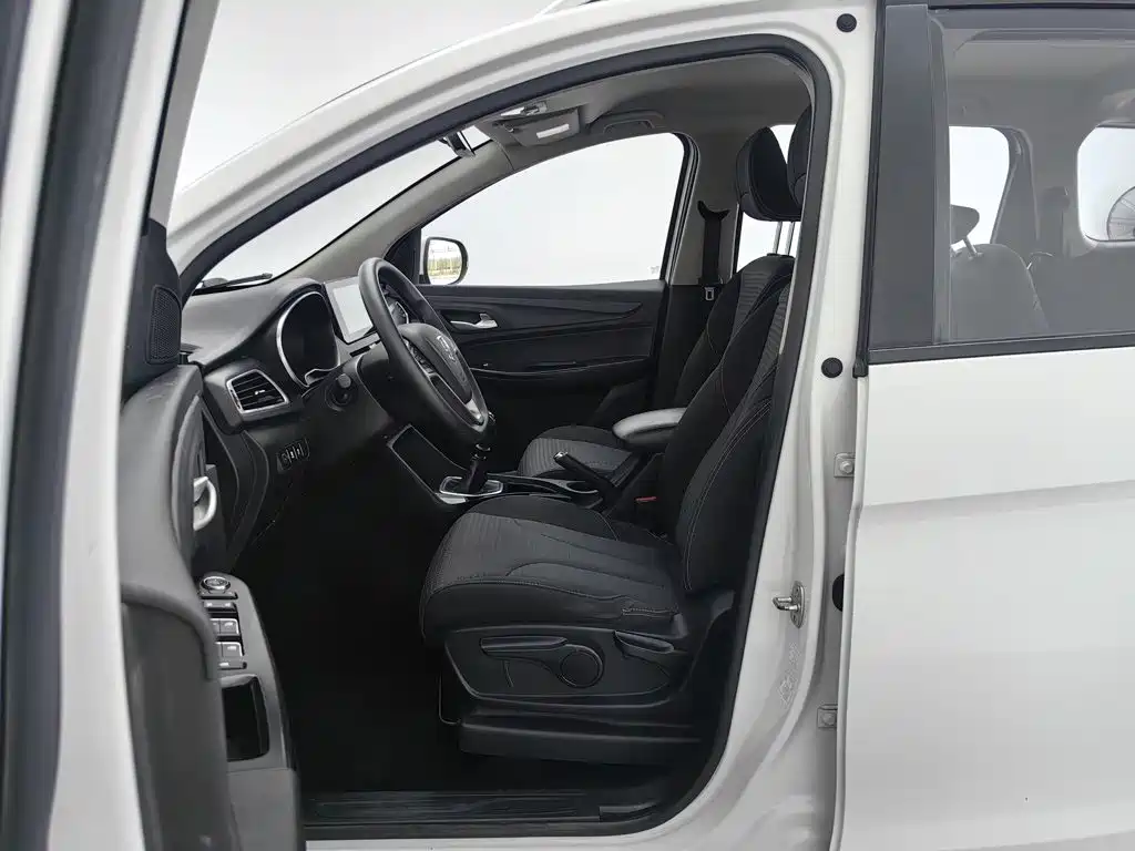 Baojun 730 2021 2021 1.5L Manual Fashion 7-Seater