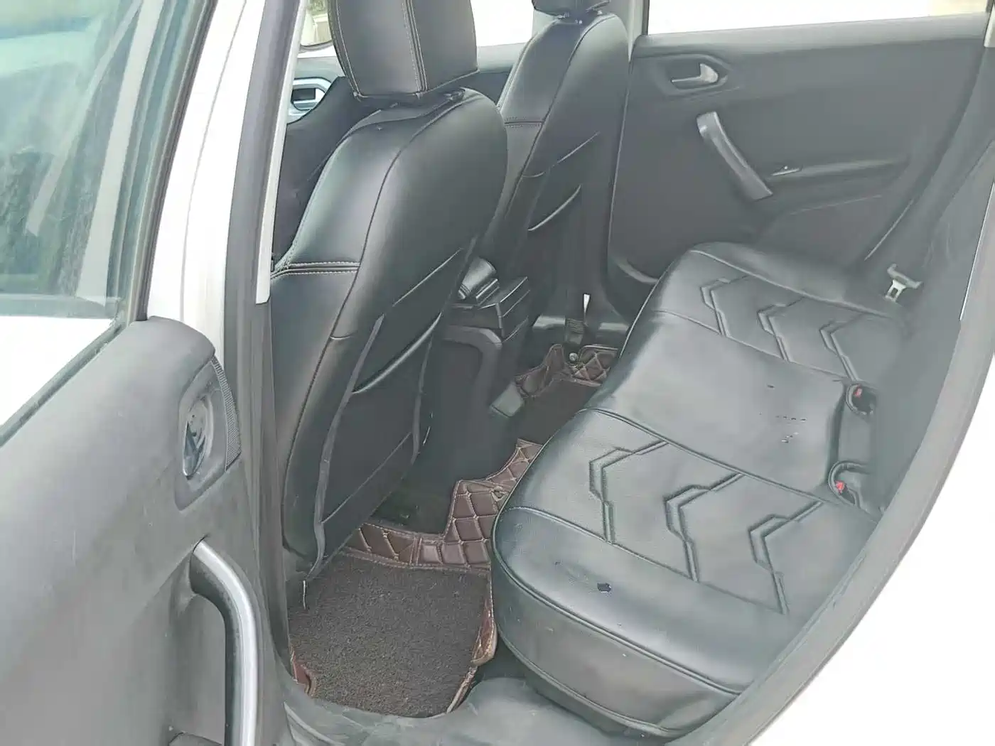 Peugeot 2008 2014 1.6L Automatic Trend Edition фото 9