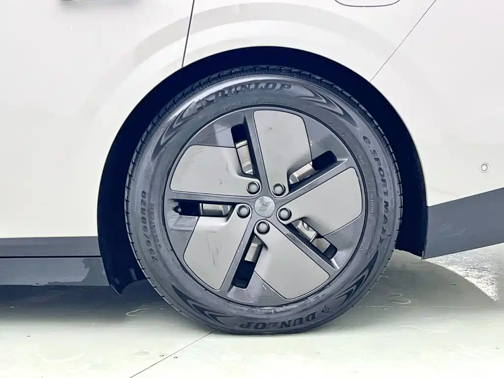 Фото 6 - Li Auto i6