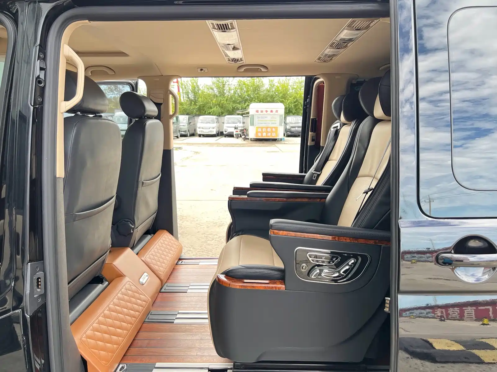 Фото 20 - Volkswagen Multivan