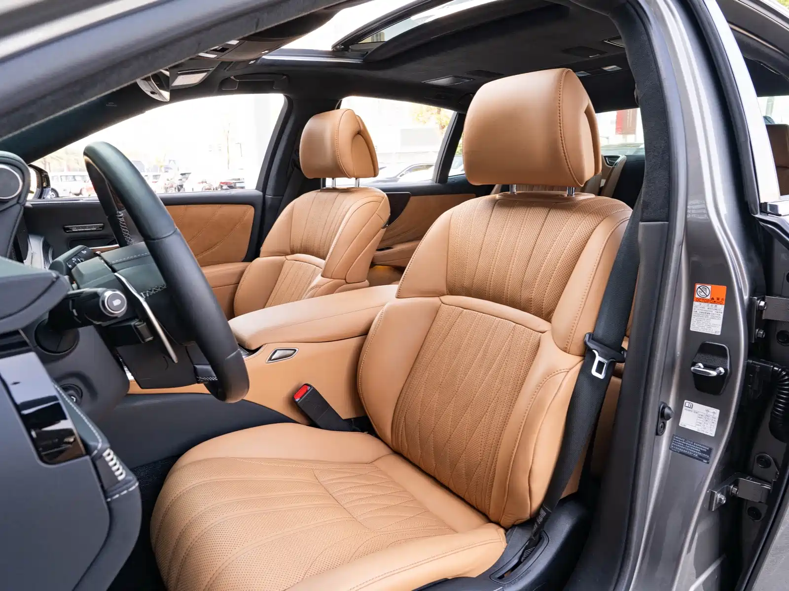 Фото 11 - Lexus LS