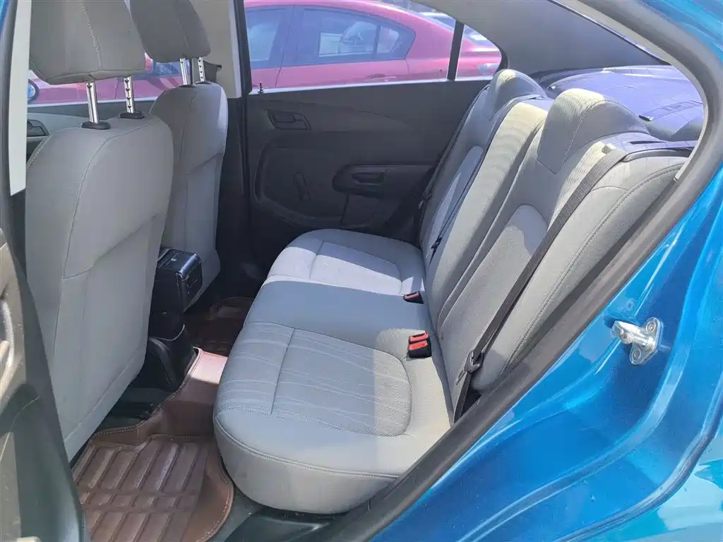 Chevrolet Aveo 2014 Sedan 1.4SL MT Luxury Edition фото 17