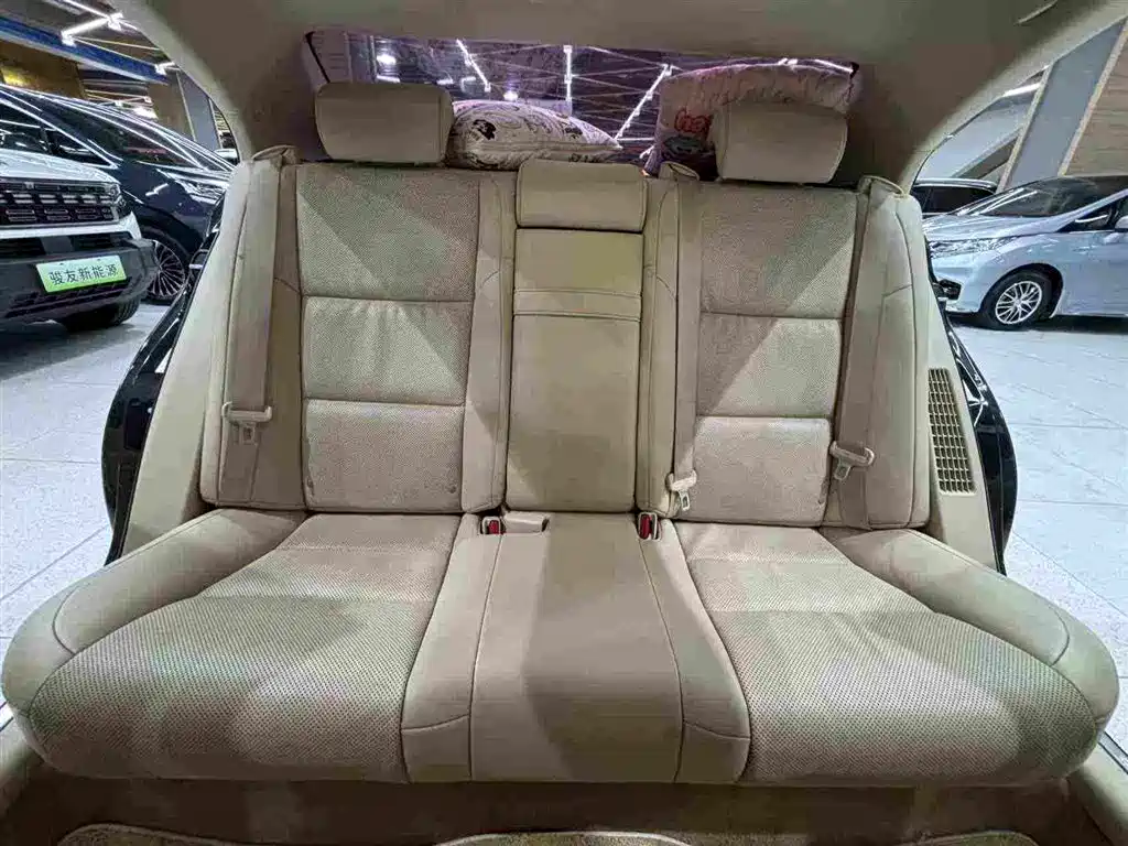 Фото 28 - Lexus ES