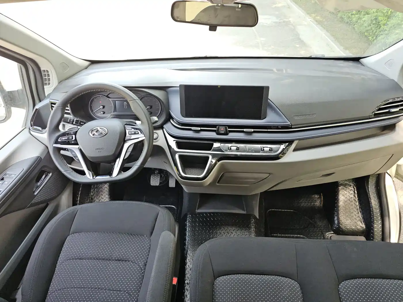 SAIC Maxus Xintu V70 2024 2023 Model 2.0T Elite Edition Automatic Long Wheelbase Medium Roof 6/7-Seater