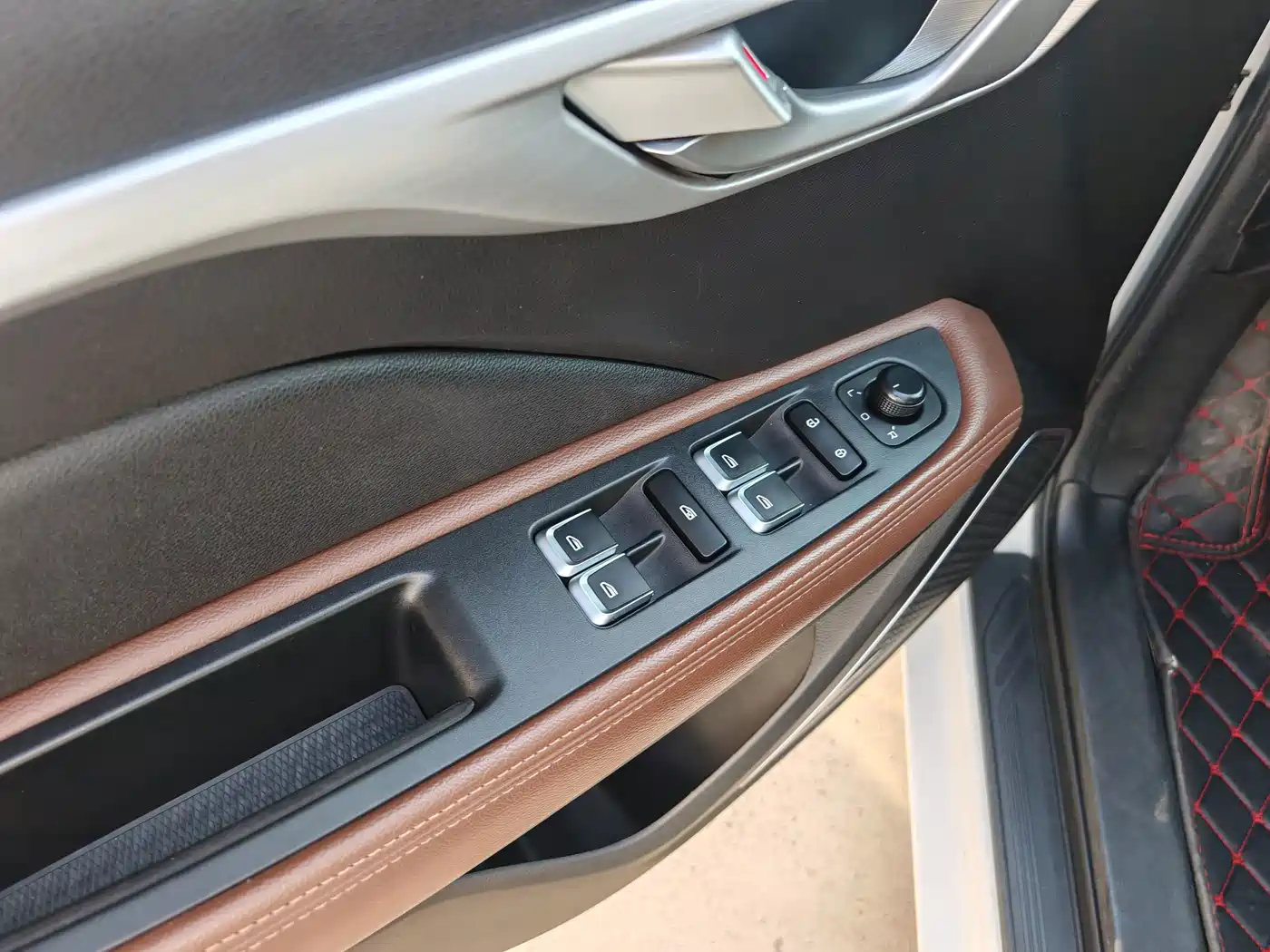 Фото 9 - Geely Vision