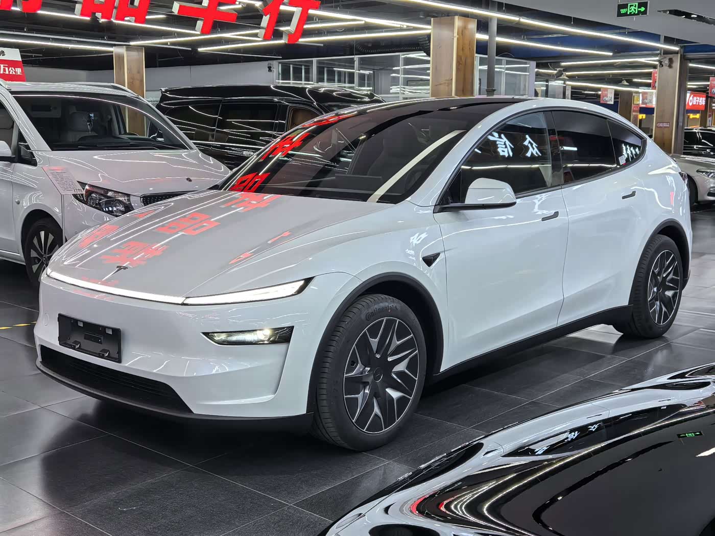 Tesla Model Y L