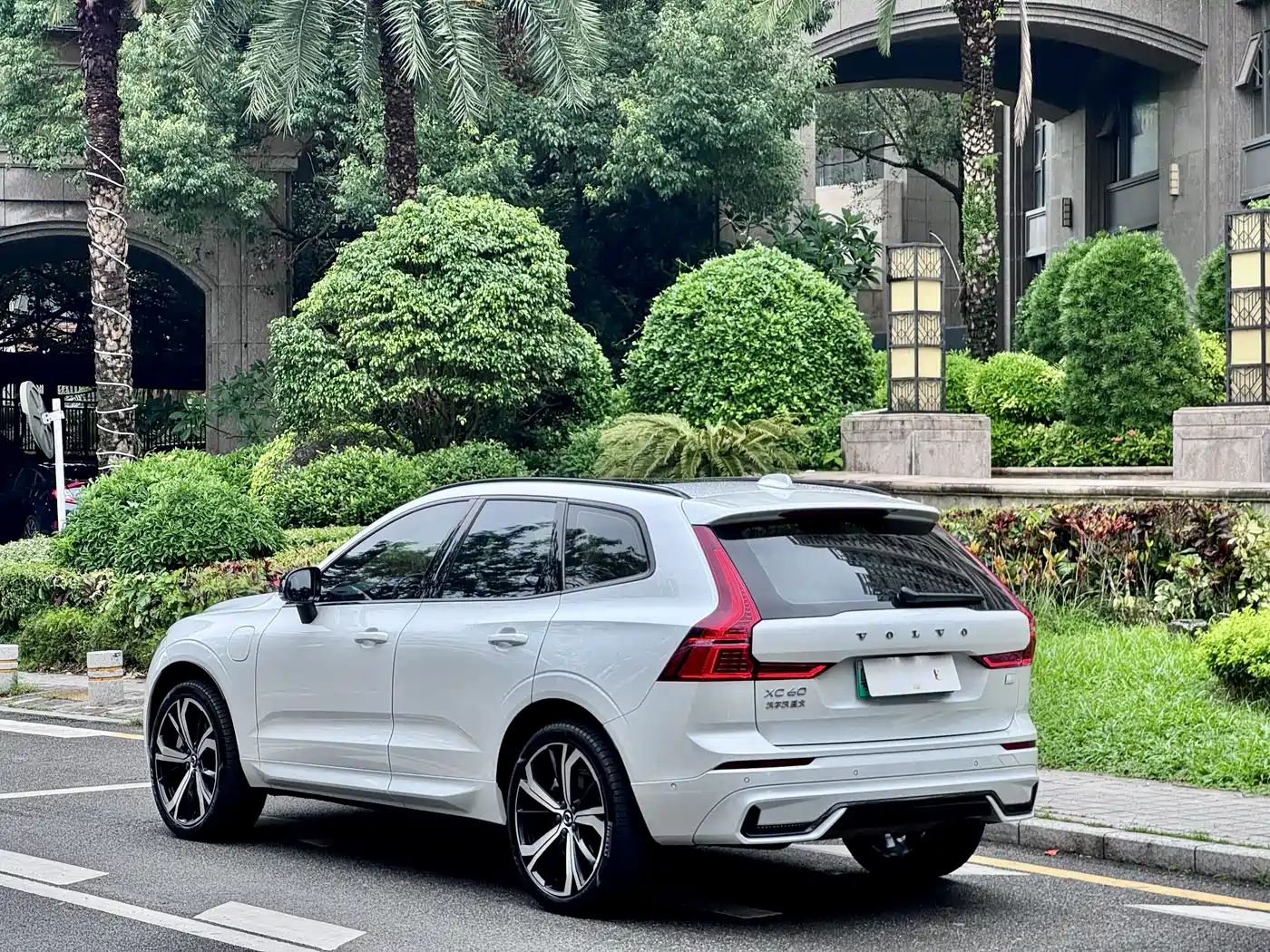 VOLVO XC60 PLUG-IN HYBRID
