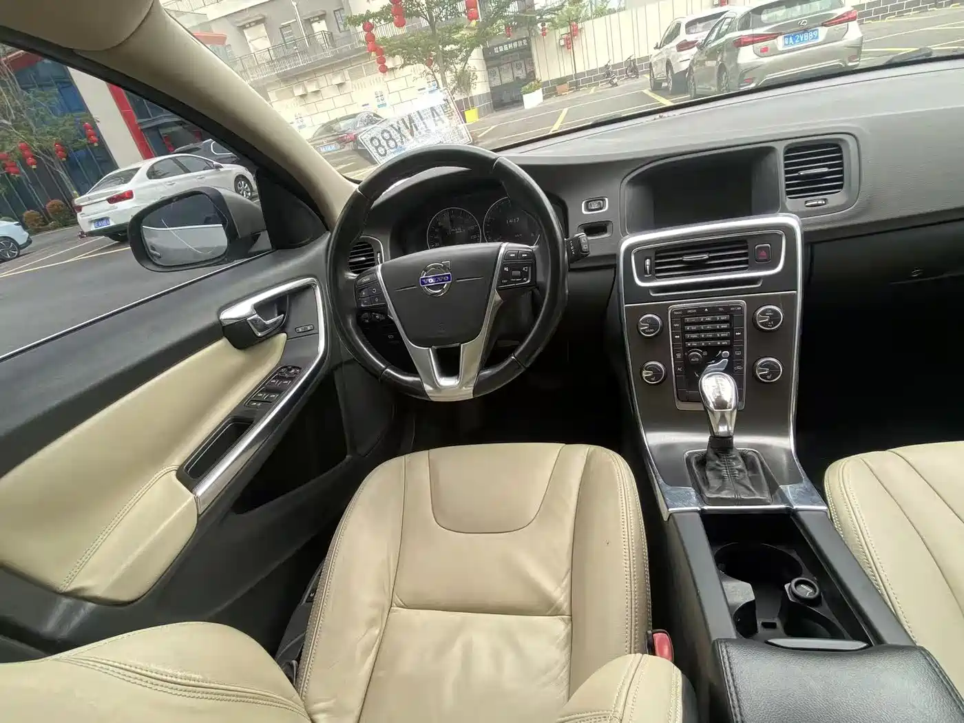 Фото 19 - Volvo V60