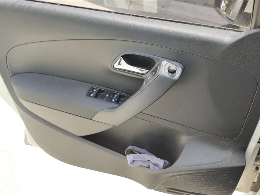 Volkswagen Polo 2016 1.4L Automatic Trend фото 7
