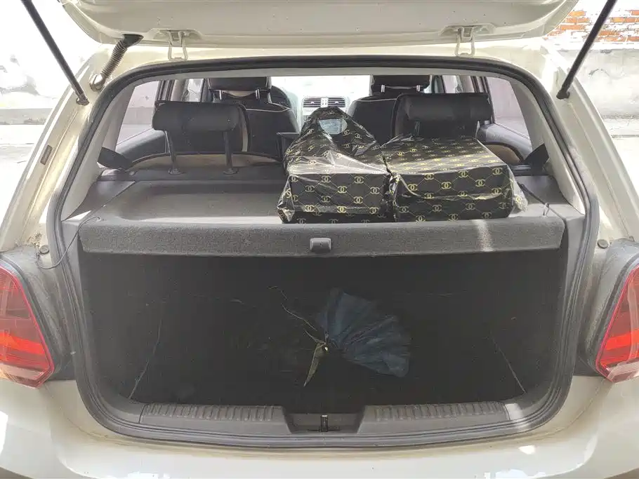 Volkswagen Polo 2016 1.4L Automatic Trend фото 4