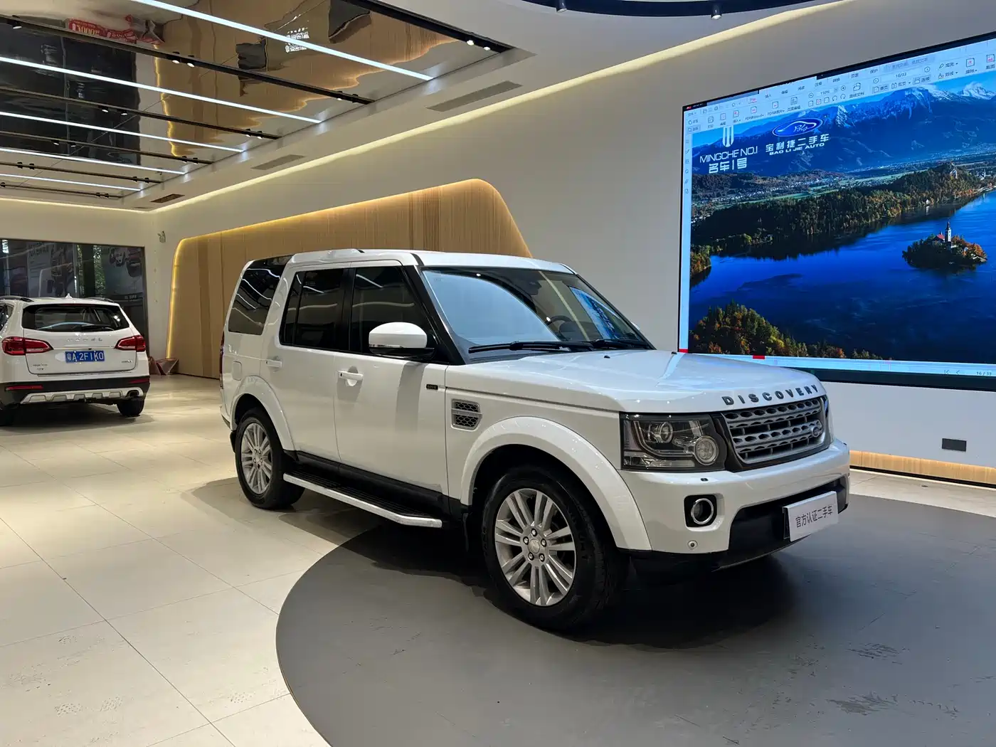 Land Rover Discovery 2015 3.0 SDV6 HSE Diesel фото 3