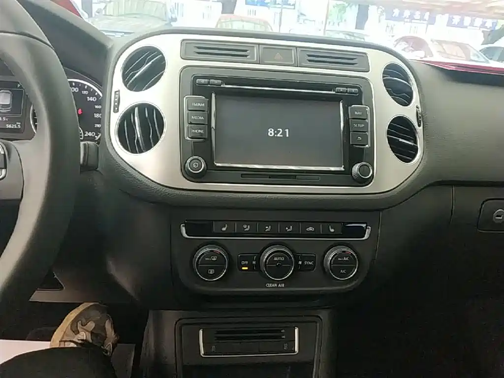 Volkswagen Tiguan 2015 1.8TSI Automatic 2WD Highline фото 13