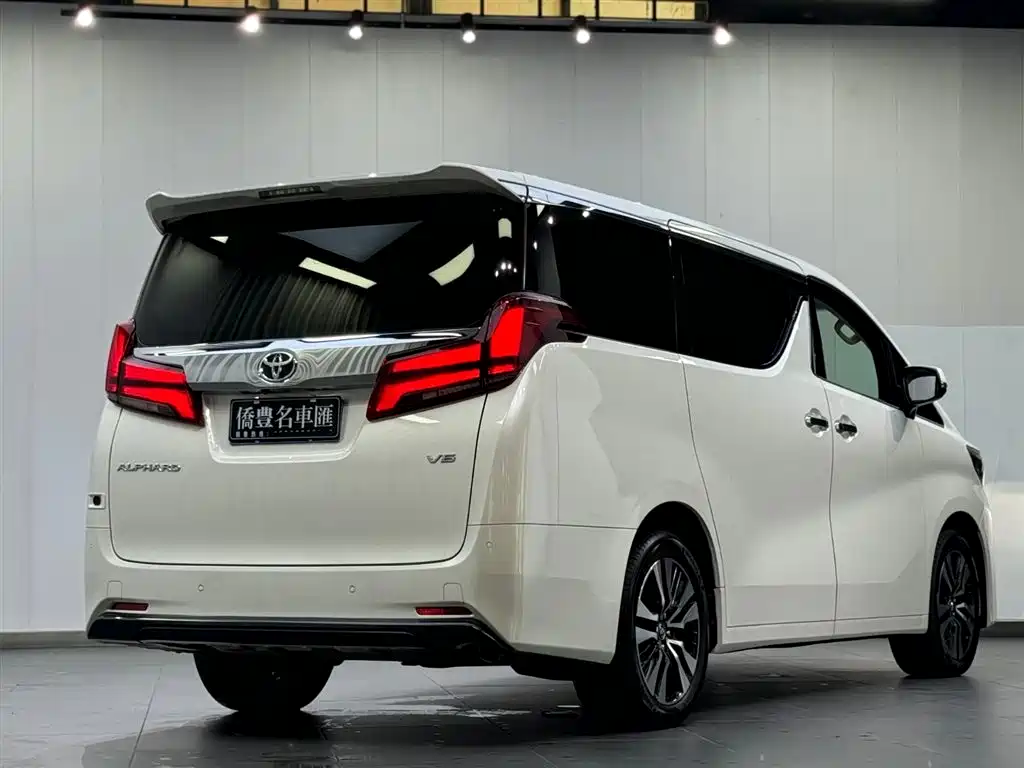 Toyota Alphard 2018 3.5L Luxury фото 13