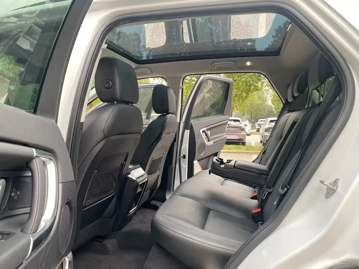 Land Rover Discovery Sport 2018 240PS SE Edition фото 6