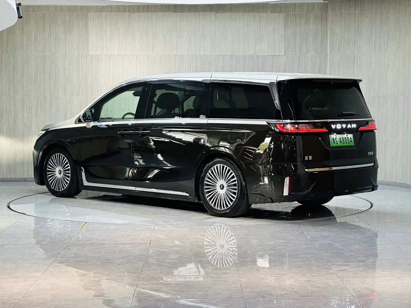 Voyah Auto Voyah Dreamer 2025 PHEV AWD Flagship Qian Kun Edition фото 3