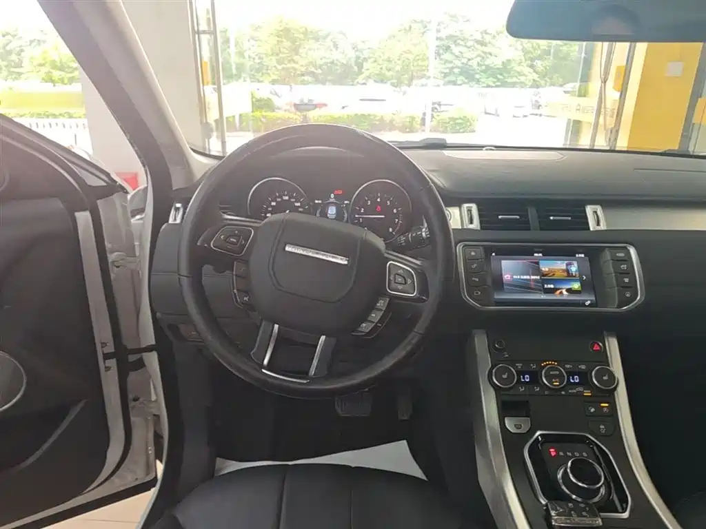 Land Rover Range Rover Evoque 2017 2.0T SE Smart Shine Edition фото 11