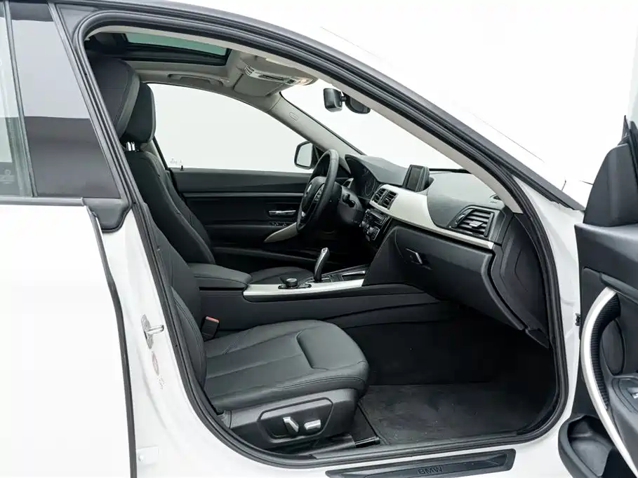 BMW 3 Series GT 2016 320i Fashion Style фото 16