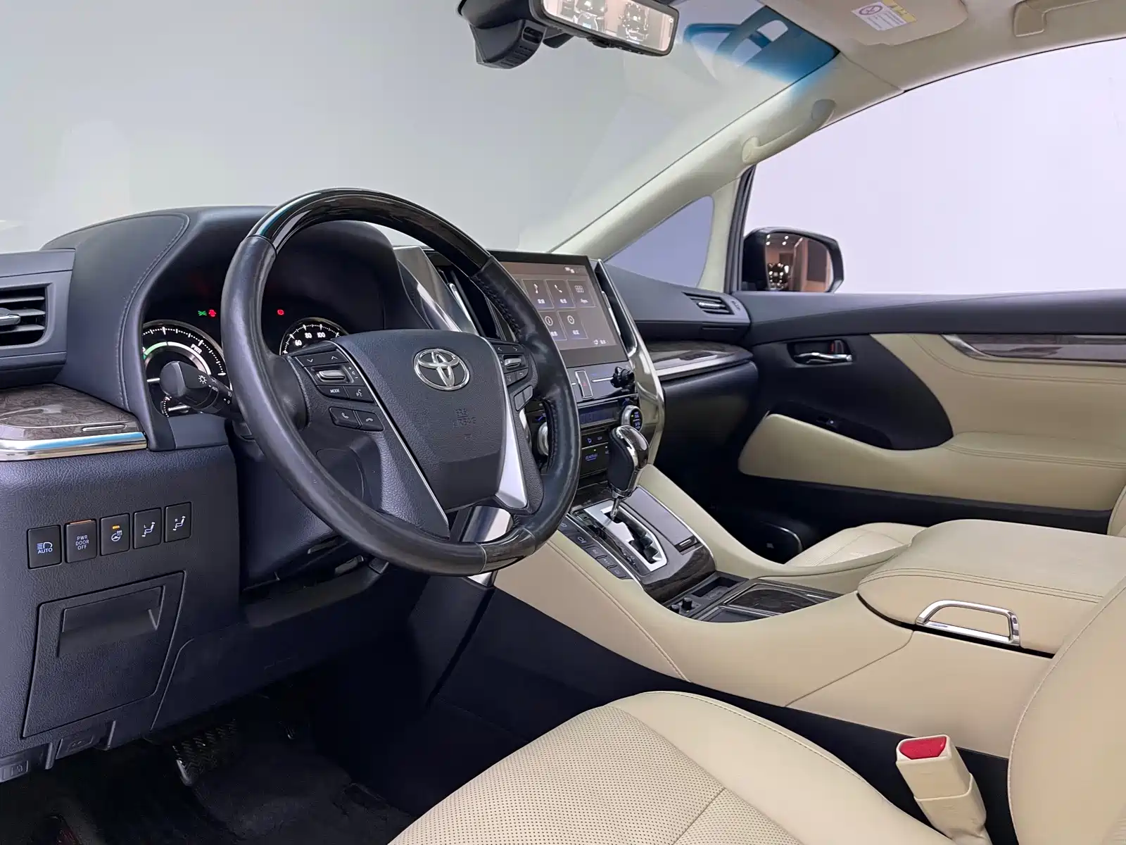 Photo 8 - Toyota Alphard