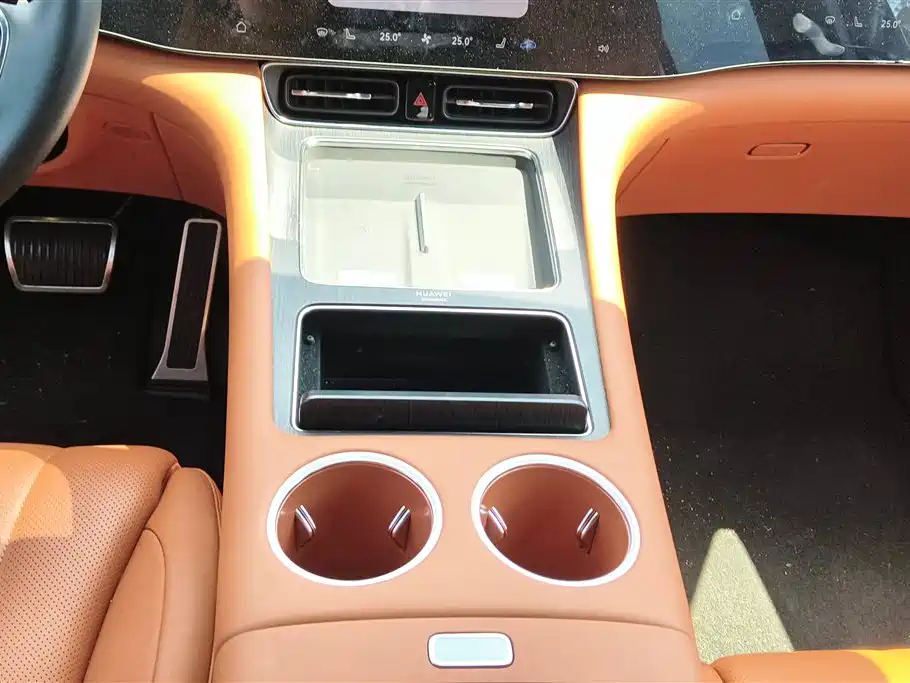 AITO Wenjie AITO M8 2025 Range Extender Max+ Edition 53.4kWh 5-seater фото 16