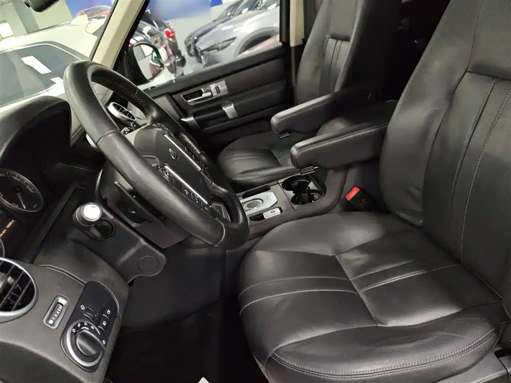 Land Rover Discovery 2016 3.0 SC Black Edition SE фото 7