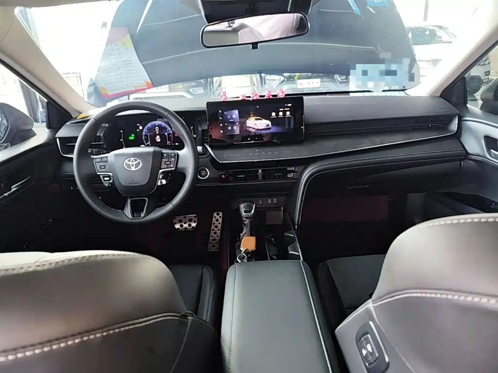 Toyota Camry 2026 Hybrid 2.0HSE Sport Lite Edition фото 10