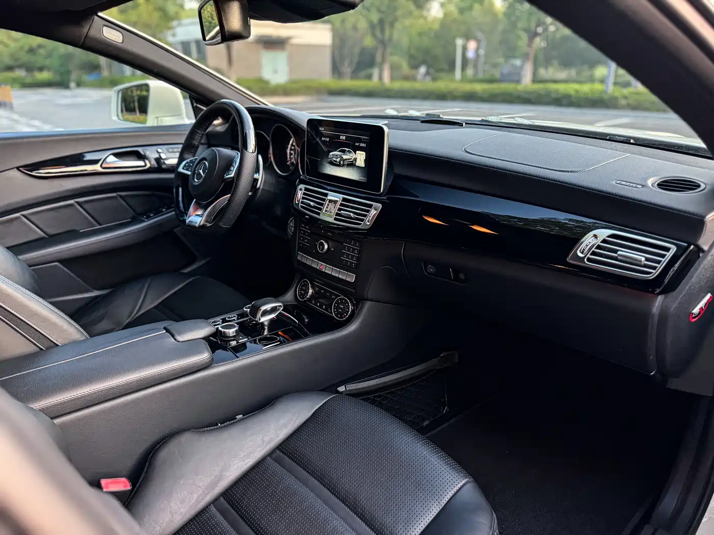 Mercedes-Benz CLS AMG 2015 AMG CLS 63 4MATIC фото 15