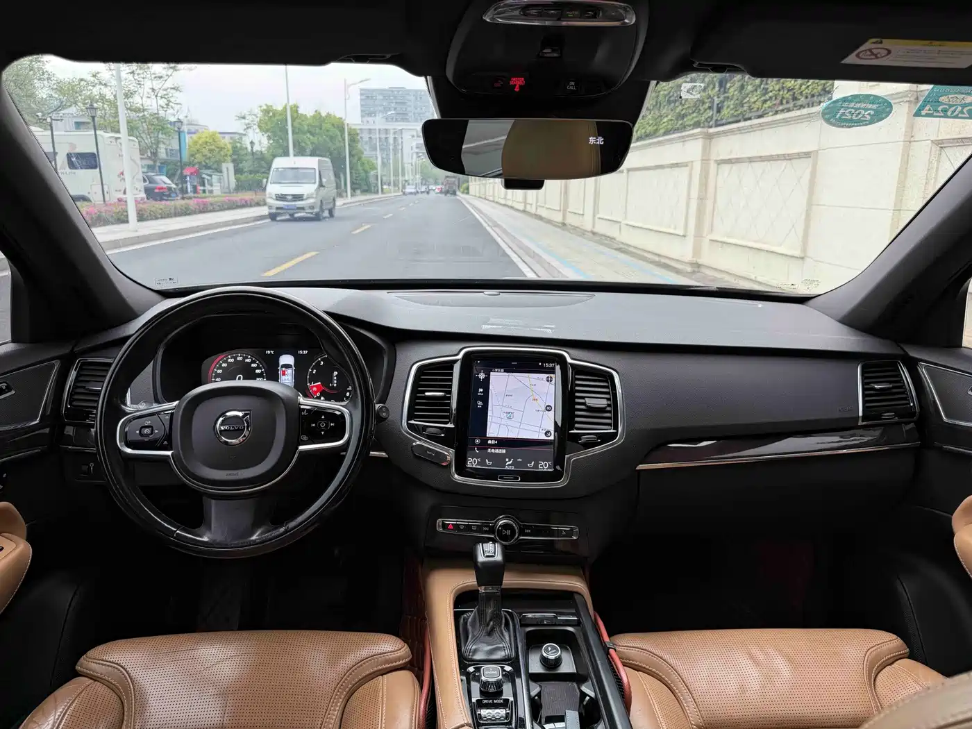 Фото 8 - Volvo XC90