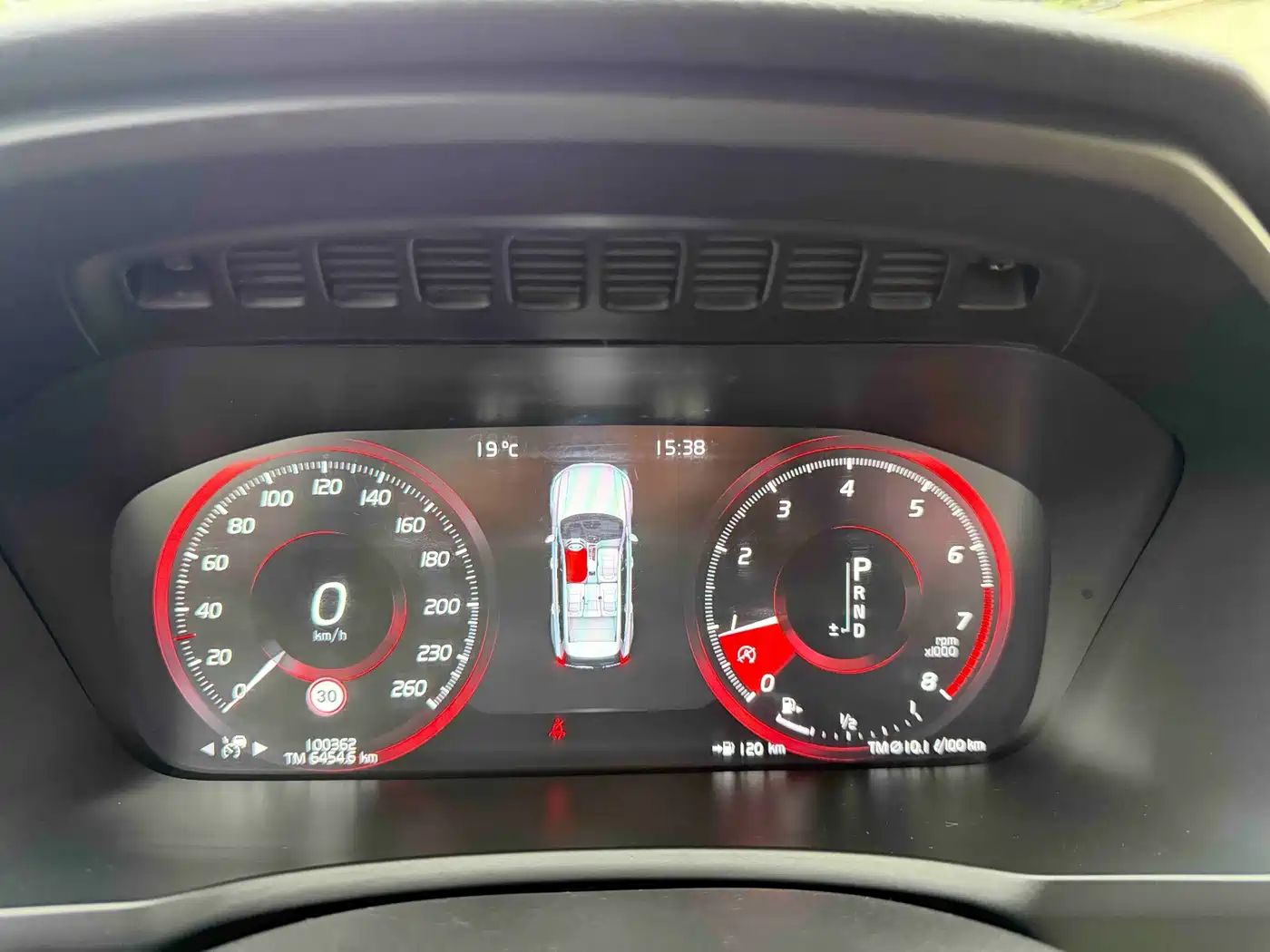 Фото 10 - Volvo XC90