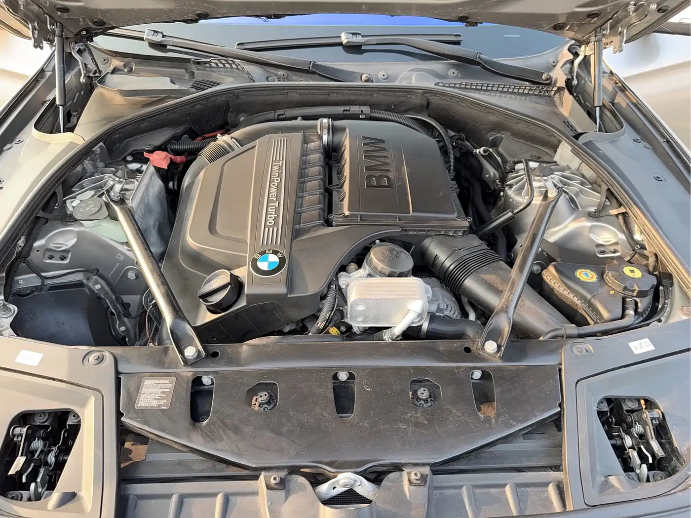 BMW 5 Series 2014 535Li Leadership фото 16