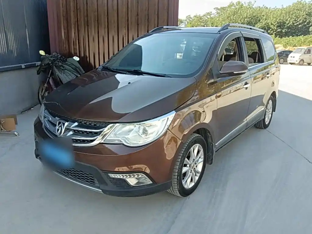 Baojun 730 2015 2014 1.5L Manual Luxury Navigation ESP Edition 7-Seater