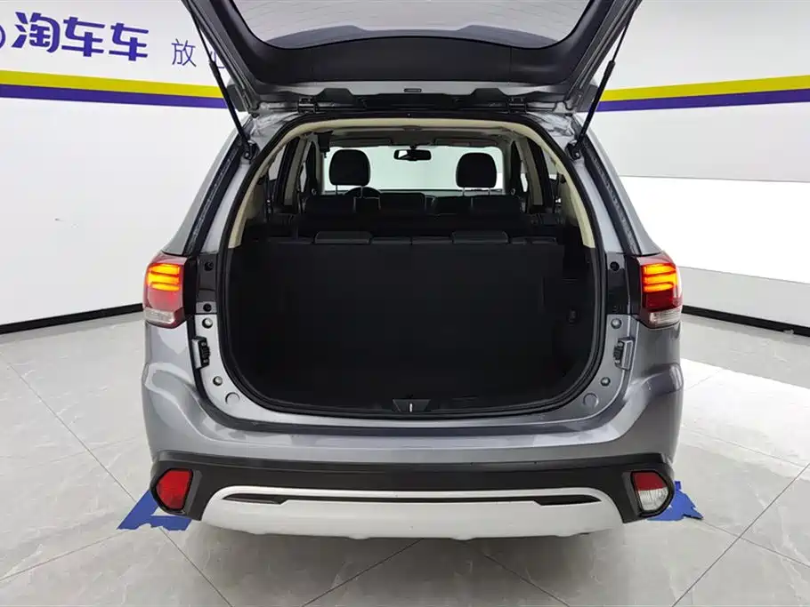 Mitsubishi Outlander 2020 2.0L 2WD Premium 7-seater фото 4