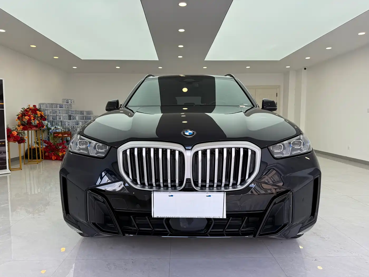 BMW X5 2025 Model xDrive 40Li M Sport Blackout Package фото 2