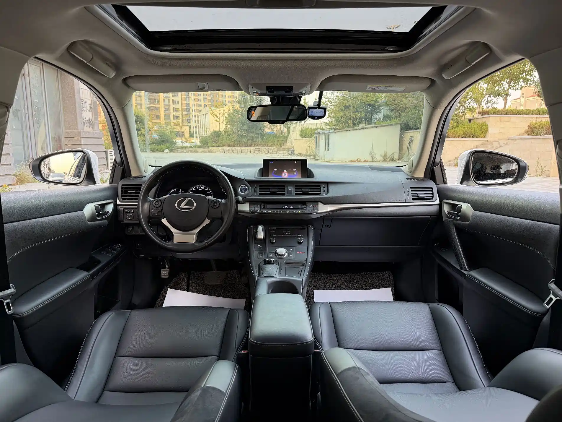 Фото 4 - Lexus CT