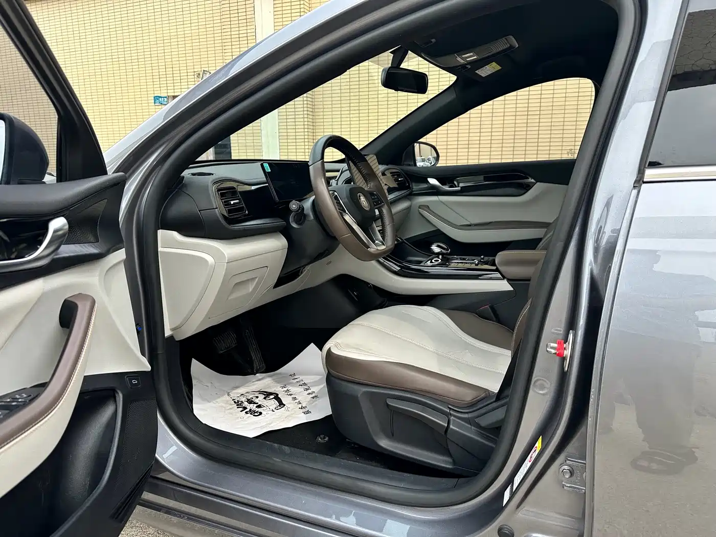 BYD Qin PLUS 2024 Glory Edition DM-i 55KM Leading фото 9