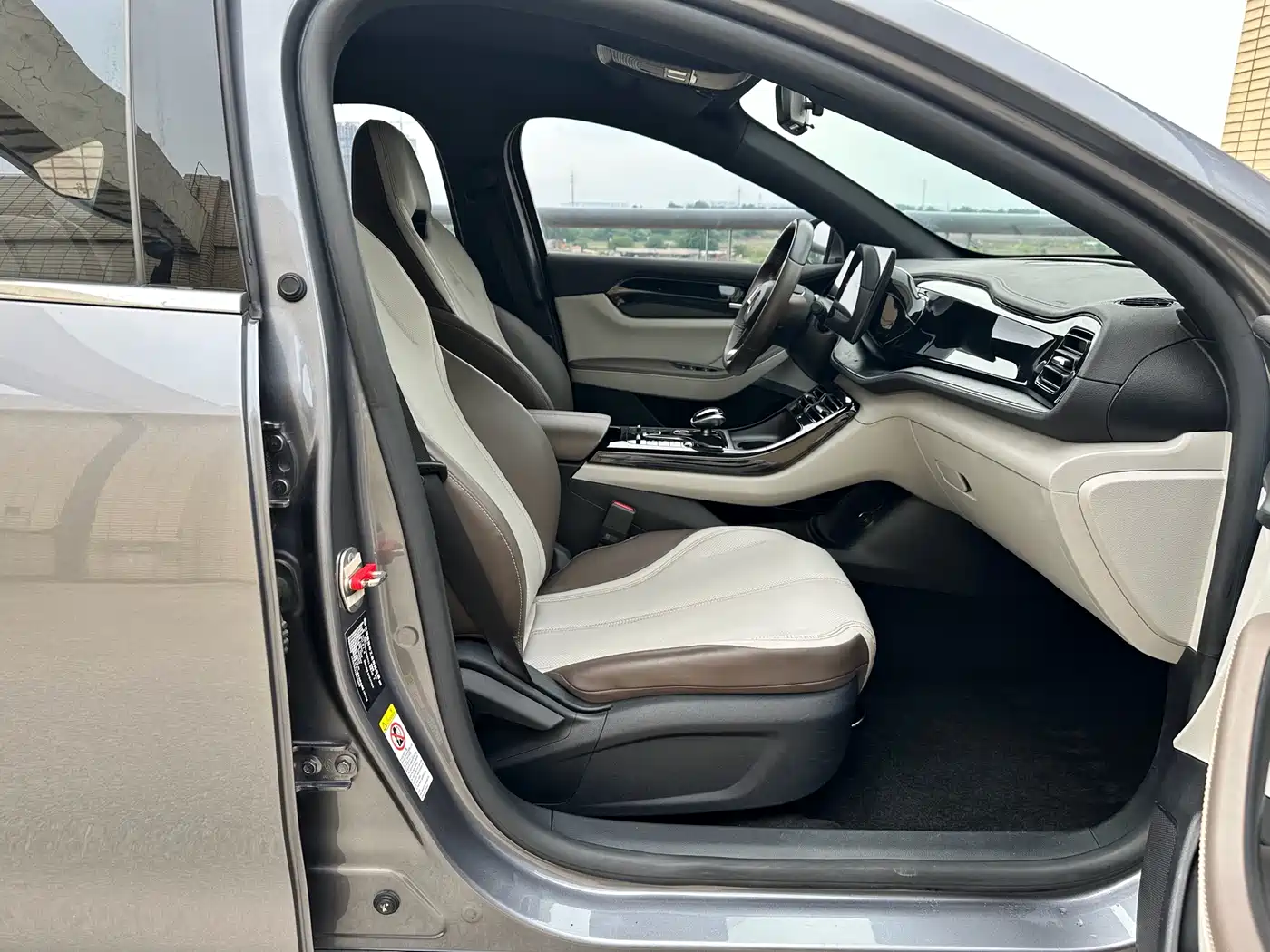 BYD Qin PLUS 2024 Glory Edition DM-i 55KM Leading фото 18