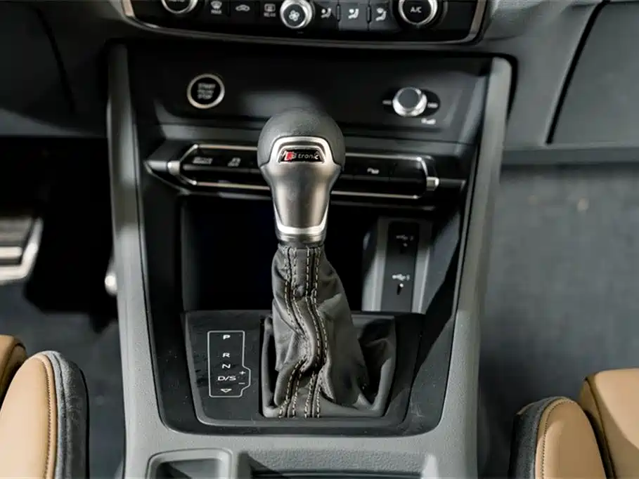 Audi Q3 2024 40 TFSI Fashion Sport Launch Special Edition фото 16