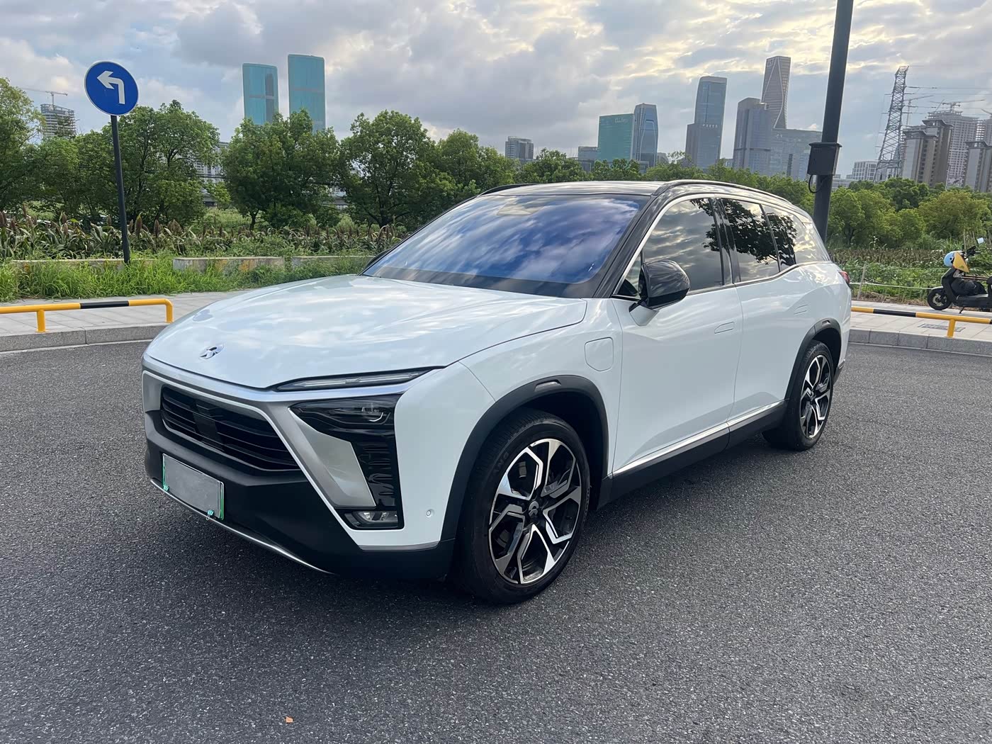 NIO ES8