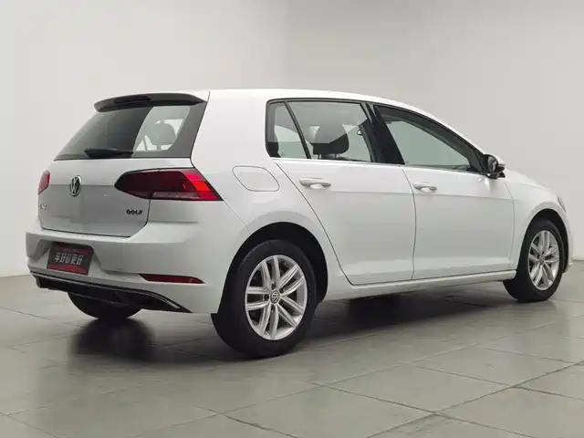 Volkswagen Golf 2018 1.6L Automatic Comfort — фото 2