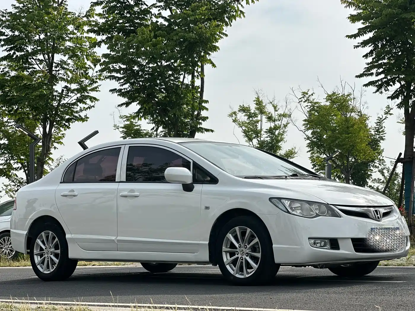 CIIMO CIIMO 2015 2015 1.8L Automatic Luxury Edition