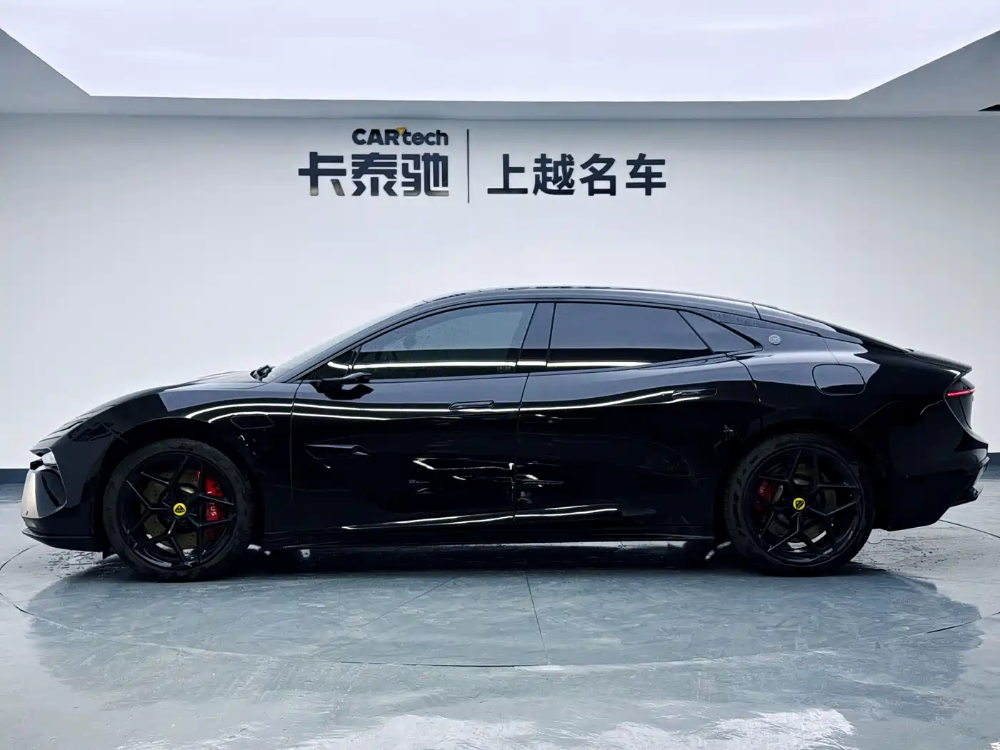 LOTUS SPORTS CAR EMEYA FLOWERS