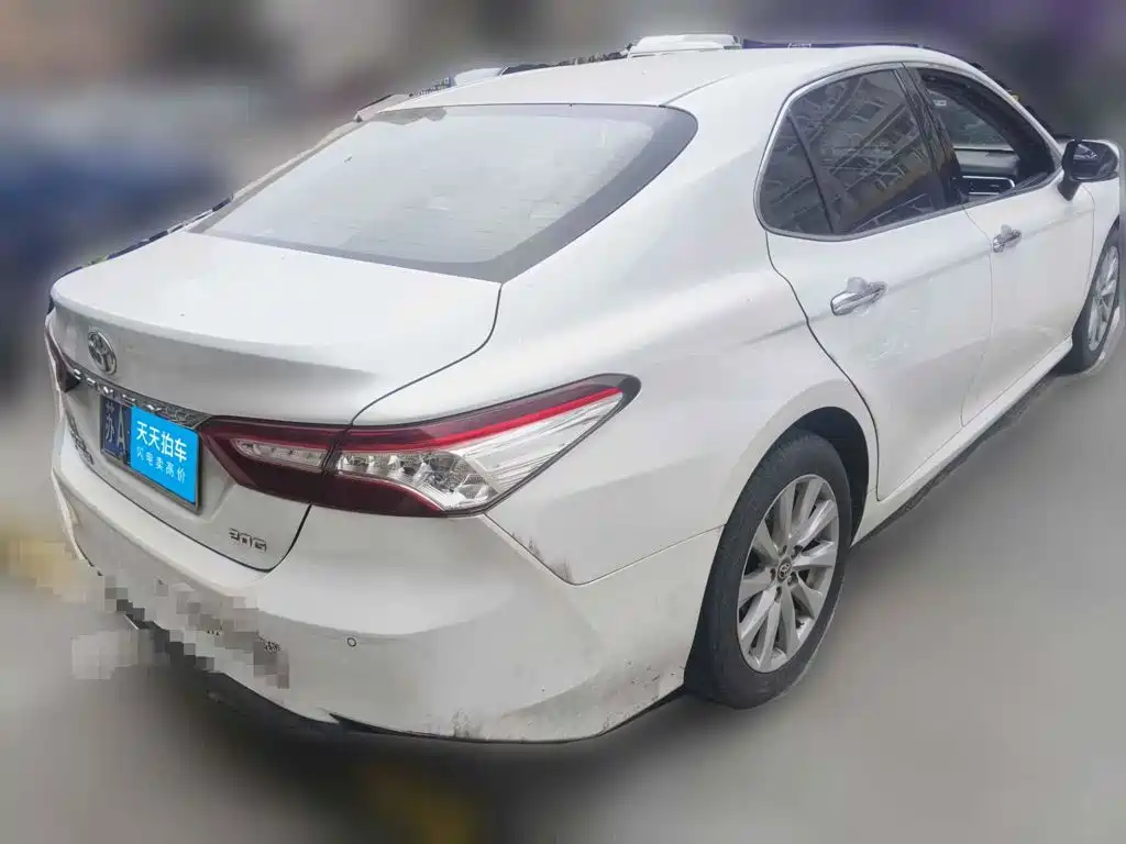 Photo 2 - Toyota Camry