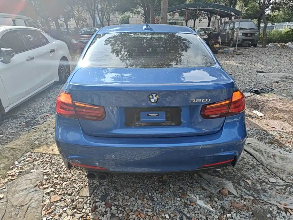 Photo 6 - BMW 3 Series
