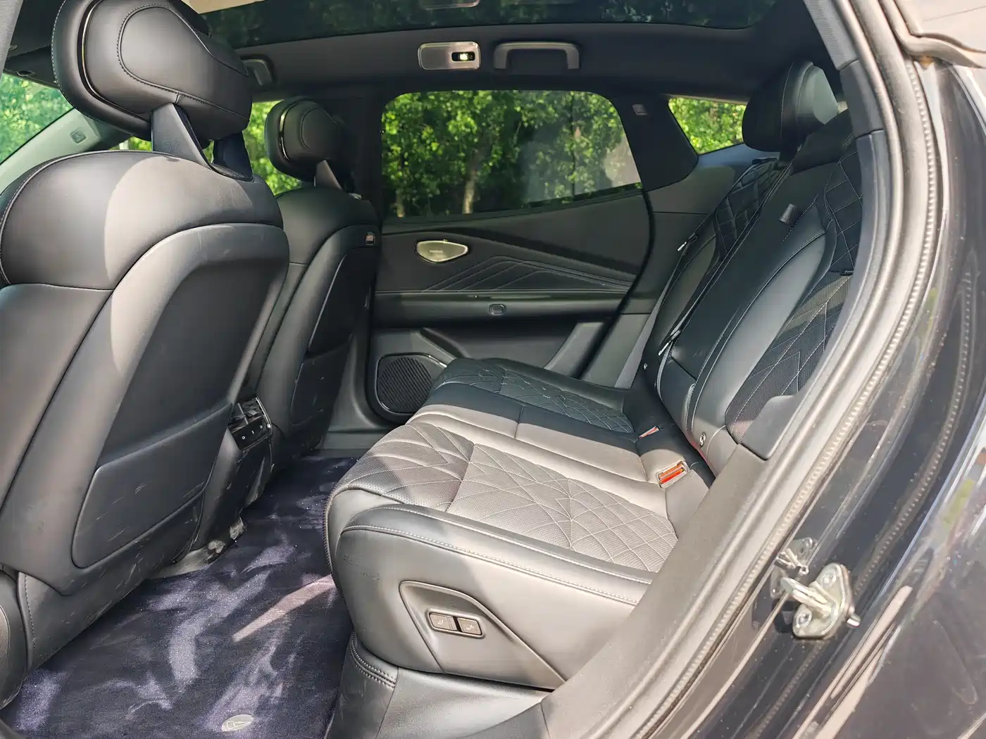 Lynk & Co 10 EM-P 2025 Facelift 120 AWD Ultra фото 5